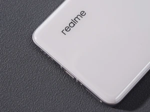 Стала известна цена Realme Neo7