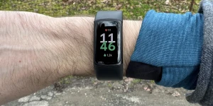 Google выпустила апдейт, который убил батарею Fitbit Versa 3