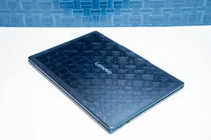 Lenovo показала ноутбук Yoga Solar PC на солнечных панелях