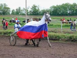 На ипподроме открывается беговой сезон