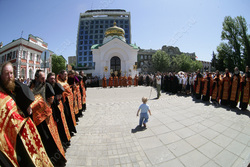 Времена. Открылся первый публичный зоопарк, на Театральной площади освятили знамена