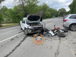 Юноша и девушка попали в аварию на питбайке