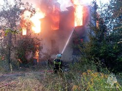 В городе продолжают жечь расселённые дома