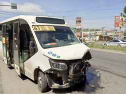 Маршрутка попала в аварию, пострадали две женщины