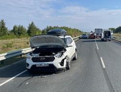 На трассе в ДТП попали два легковых авто и фургон