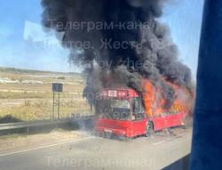 На трассе около Татищева сгорел рейсовый автобус