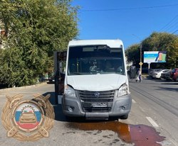 В Энгельсе столкнулись маршрутка и Рено