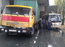 В ДТП с автобусом около ГЭС пострадали пять человек