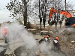 ЧП на Топольчанской. Энергетики нашли место прорыва теплосети