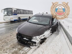 Водитель Весты пострадал в ДТП с Киа на трассе