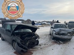 При столкновении двух 'ВАЗов' пострадали водители