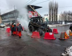 Починить теплотрассу у Детского парка обещают до полуночи