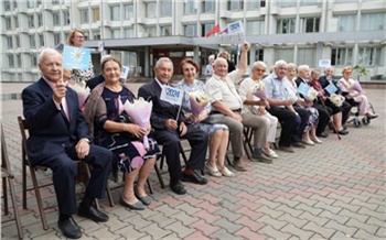 «Теплый праздник»: в Красноярске отметили День семьи, любви и верности