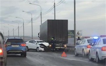 Сразу несколько аварий произошло сегодня утром на обледеневших трассах в Красноярском крае