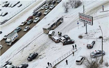 Красноярцы устроили массовое ДТП на правобережье