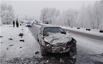 На трассе в Красноярском крае автомобилистка выехала на «встречку» и разбилась насмерть