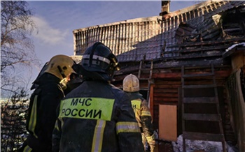 В Красноярске полностью сгорел частный дом в СНТ Здоровье