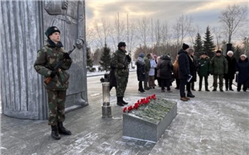 Лампаду с частицей Вечного огня перевезли в Советский район Красноярска