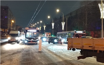 В Красноярске на Робеспьера частично закрыли движение из-за аварии на сетях