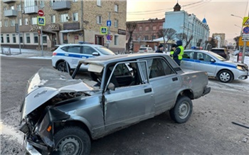 17-летний красноярец на ВАЗе устроил ДТП с автобусом в центре города