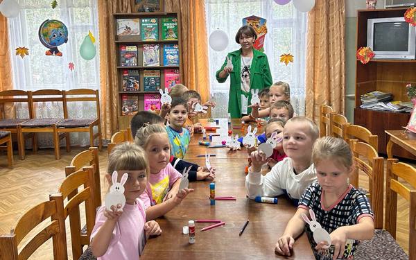 В детской библиотеке Брянска прошёл мастер-класс «Пальчиковый заяц»