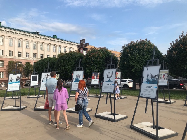 К 90-летию Курска открылась уличная экспозиция ''Три художника - три курских характера'