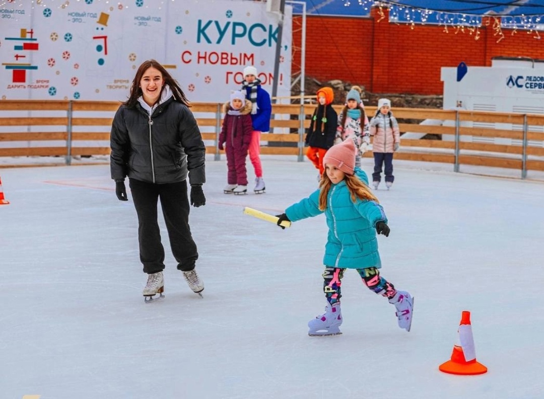 В Курске на Губернском катке открыты «Школа юного хоккеиста» и «Школа юного фигуриста»