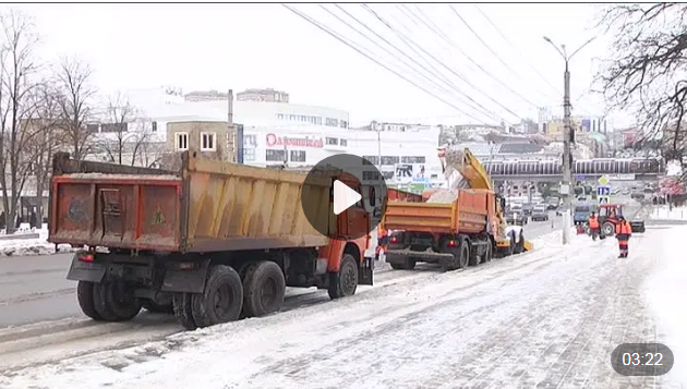 В Курске усилили работу по уборке снежных наносов на городских улицах