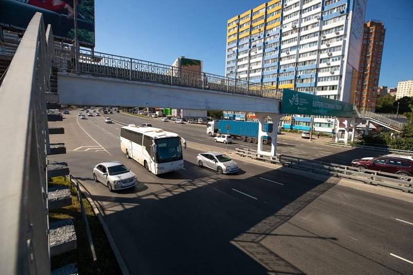 Во Владивостоке обновляют остановку и надземный переход на Некрасовской