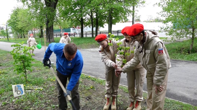 В Курске в парке Дзержинского высадили 200 молодых деревьев