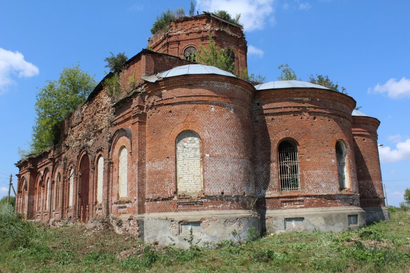 В Любостани Курской области возрождают старинный храм Архангела Михаила