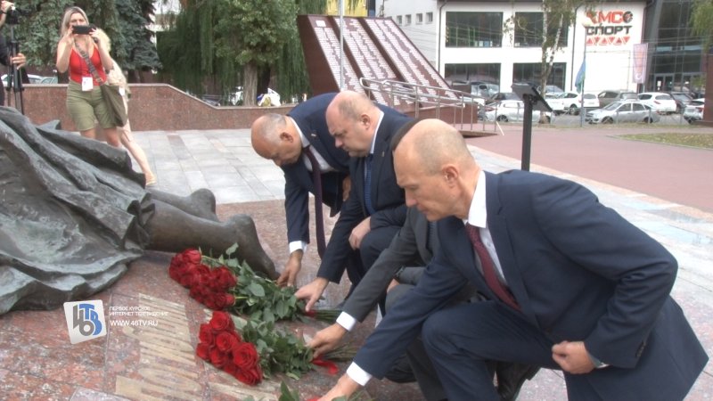 В Курске в память о жертвах Беслана возложили цветы