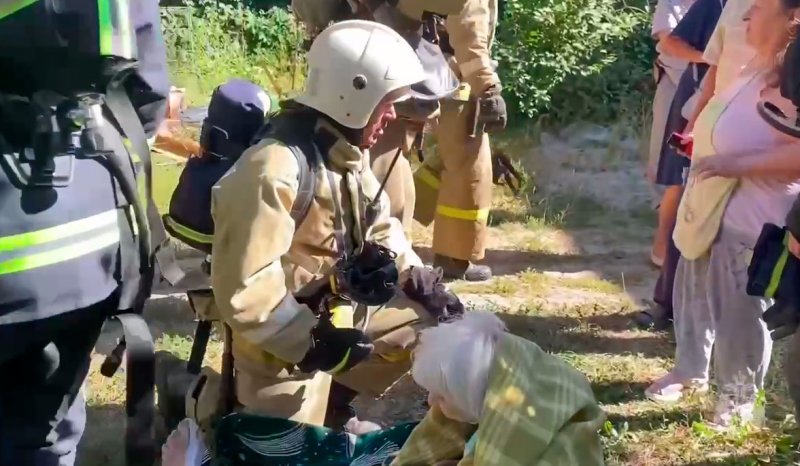 В Курске при пожаре на Пирогова вынесли из квартиры двух пенсионерок