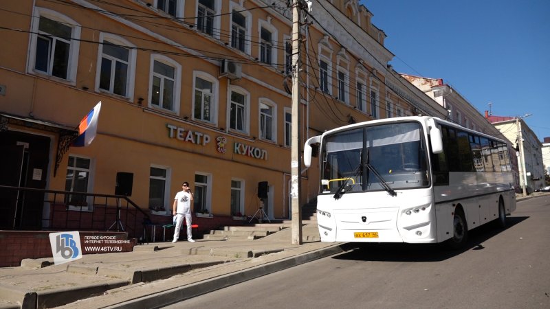 Курский театр кукол получил новый автобус за 9 млн рублей