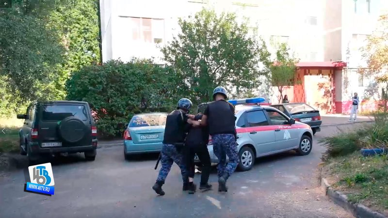 В Курске на 2 месяца арестован напавший на магазин с автоматом 42-летний мужчина