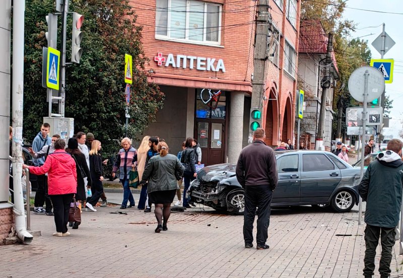 Момент жесткого ДТП в центре Курска попал на видео