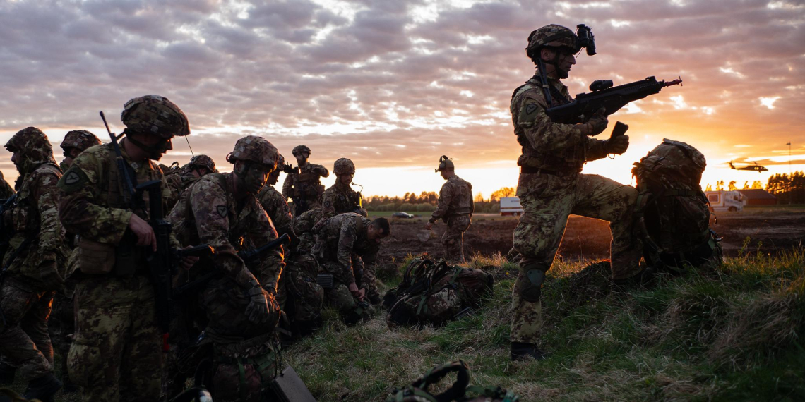 Поддержка Украины поставила под угрозу боеспособность американской армии