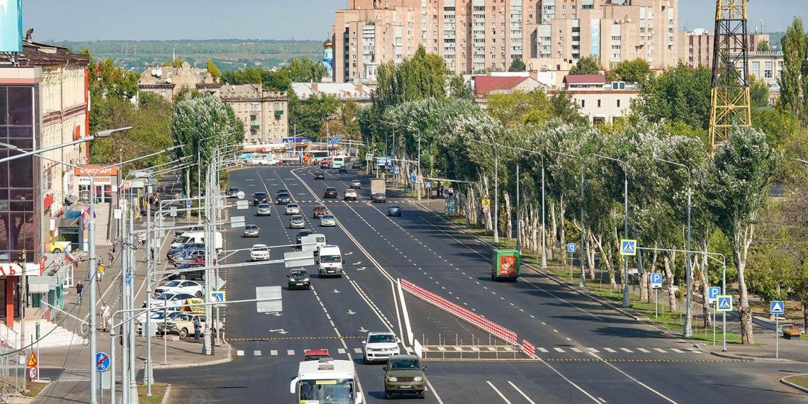 Московские дорожники благоустроили крупные магистрали в Донецке и Луганске