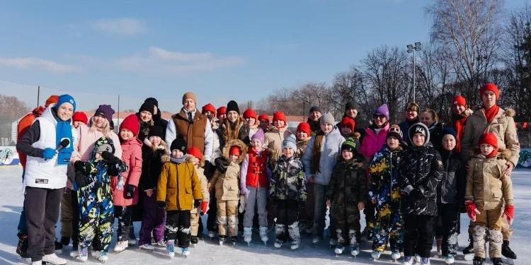 В Москве прошел мастер-класс по фигурному катанию для семей участников СВО от Российского общества Знание