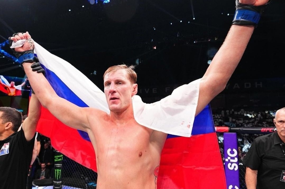 Бой Волкова и Павловича в UFC завершился скандалом