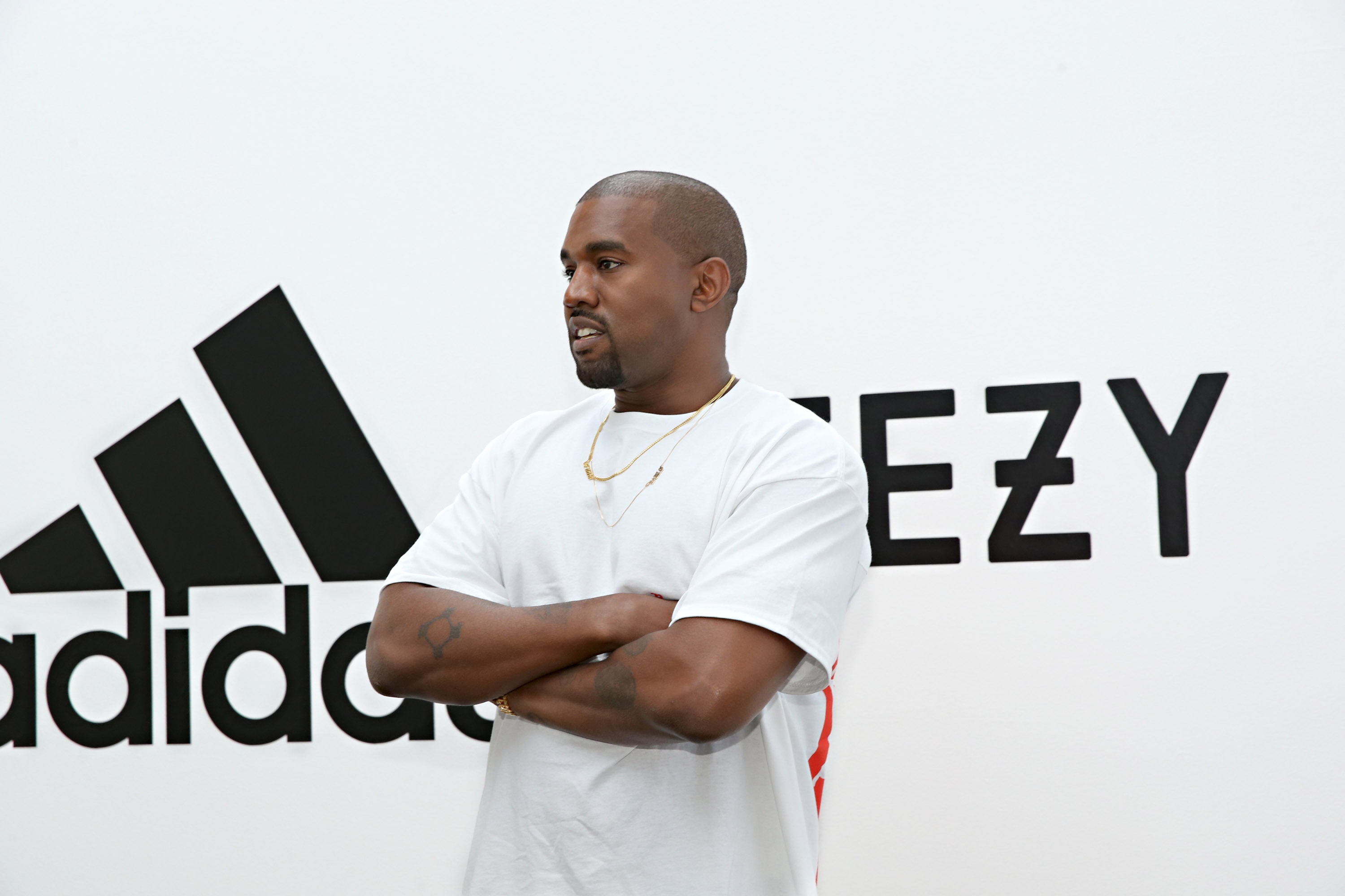 Adidas и Канье Уэст завершили разбирательства по Yeezy: что будет с миллионами пар странной обуви