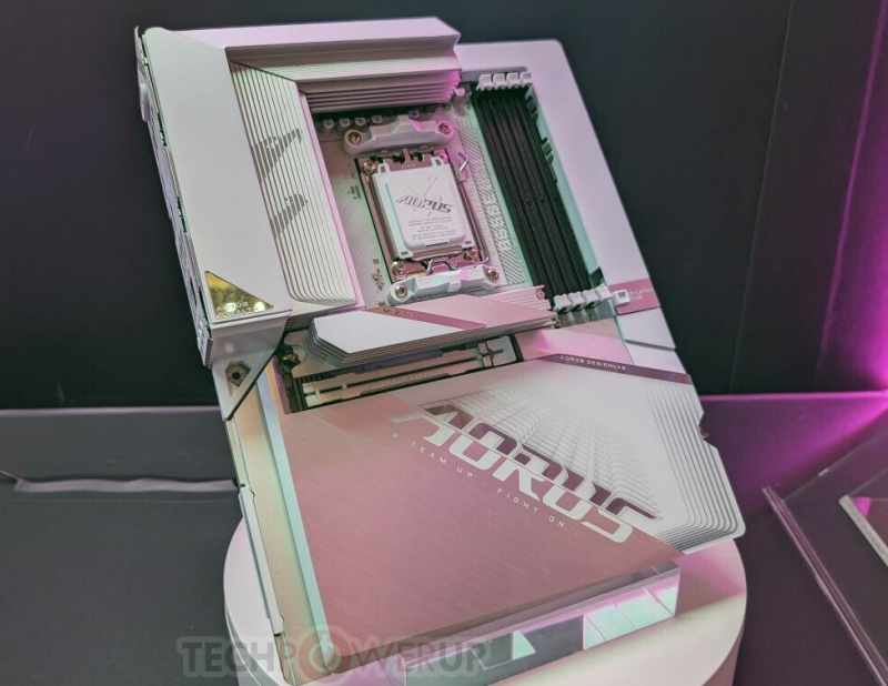 Gigabyte представила материнскую плату B650E Aorus Stealth ICE с разъёмами на изнанке