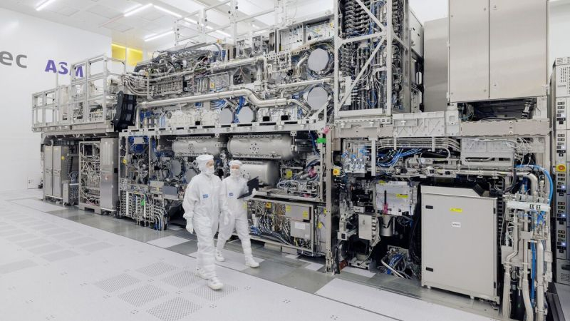 ASML поставит в этом году машины для выпуска чипов с High-NA EUV не только Intel, но также TSMC и Samsung