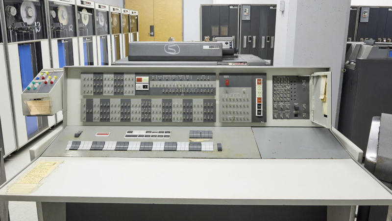 На аукцион выставлен 10-тонный компьютер IBM 7090 из 1959 года  это одна из первых систем на транзисторах