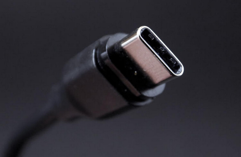 Первая в мире зарядка с USB Type-C мощностью 240 Вт поступила в продажу