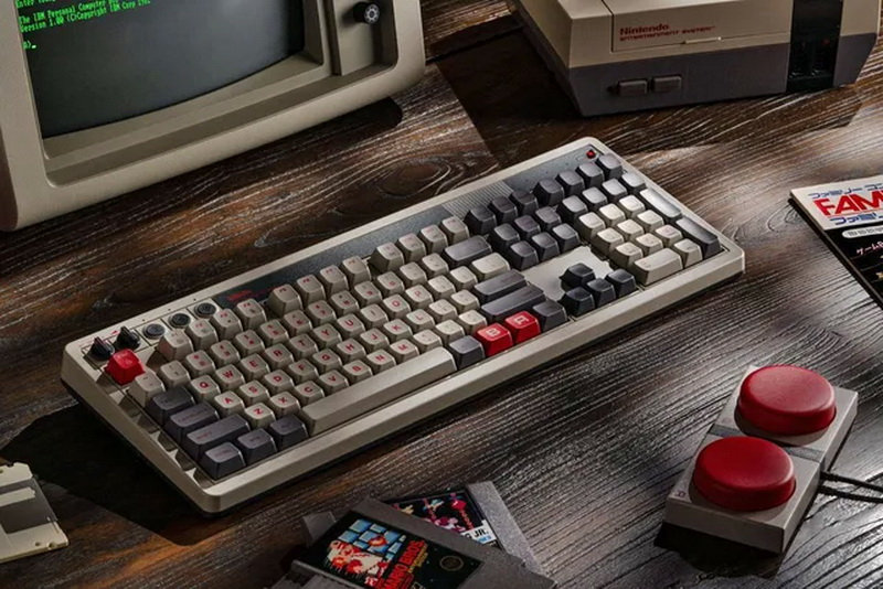 8BitDo представила механическую ретро-клавиатуру Retro 108 Mechanical Keyboard с цифровым блоком