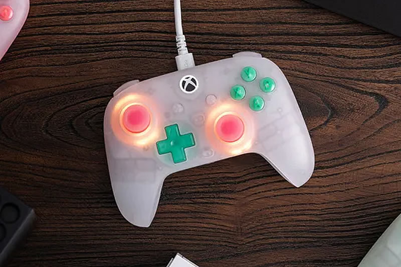 Контроллер для Xbox 8BitDo Ultimate Mini подойдёт геймерам с маленькими руками