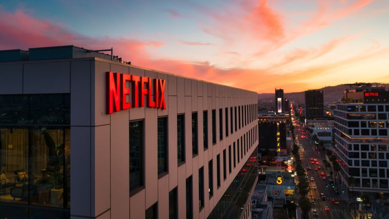 Аудитория Netflix взлетела до 302 млн благодаря Игре в кальмара  сервис поднял цены на подписку