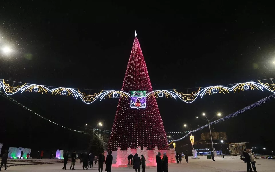 Барнаул украсят к Новому году плакатами с добрыми советскими открытками. Эскизы