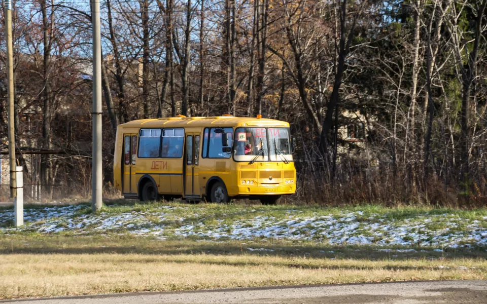 В Алтайском крае школьный автобус попал в ДТП с сельхозтехникой, есть погибший